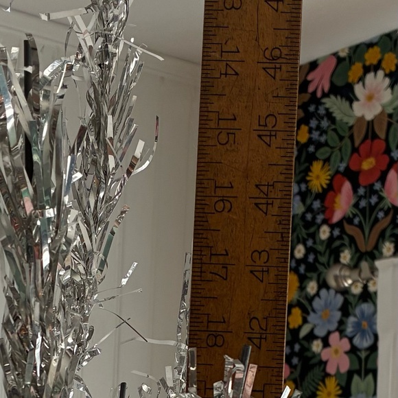 Vintage Aluminum Christmas Tree - Picture 8 of 15